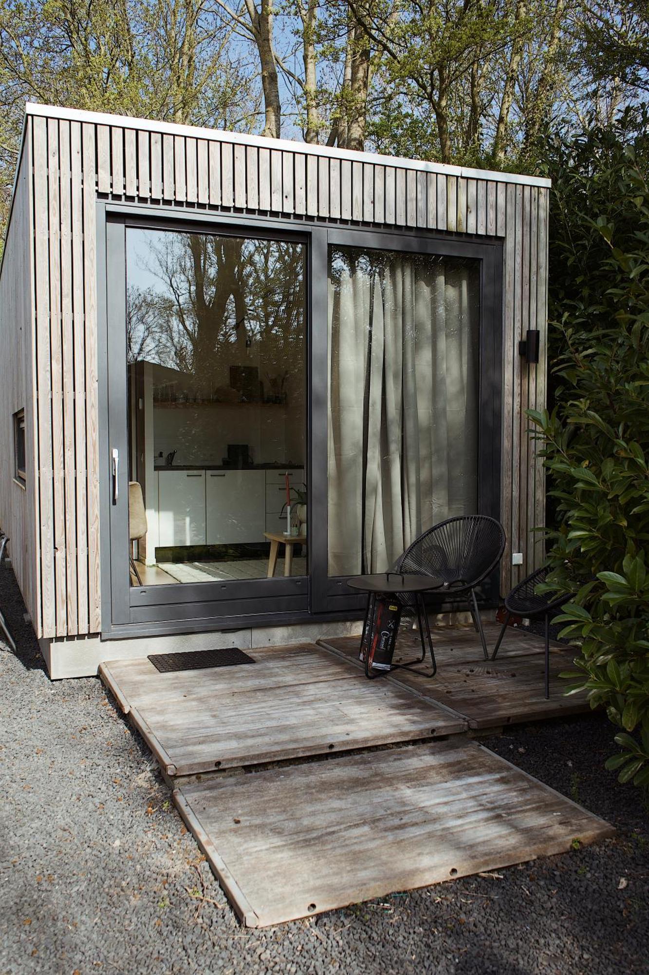 Modern Tiny House Op Rustig Watersportpark Villa Elahuizen Exteriör bild