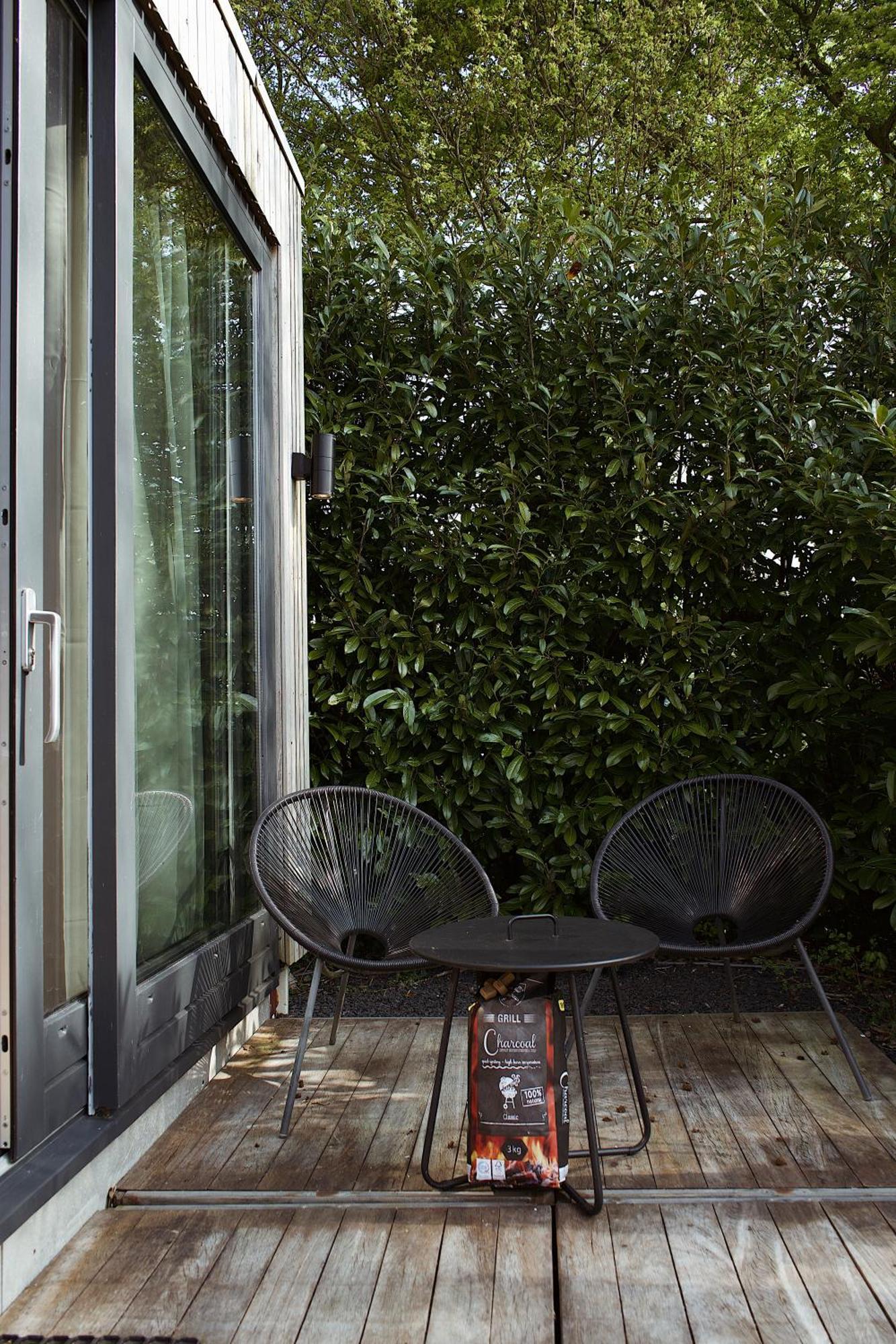 Modern Tiny House Op Rustig Watersportpark Villa Elahuizen Exteriör bild